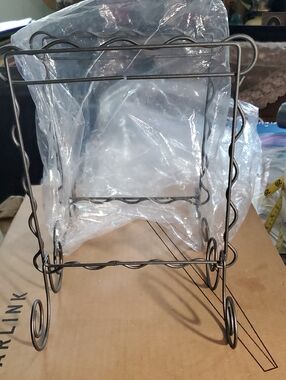 2 Metal Holders